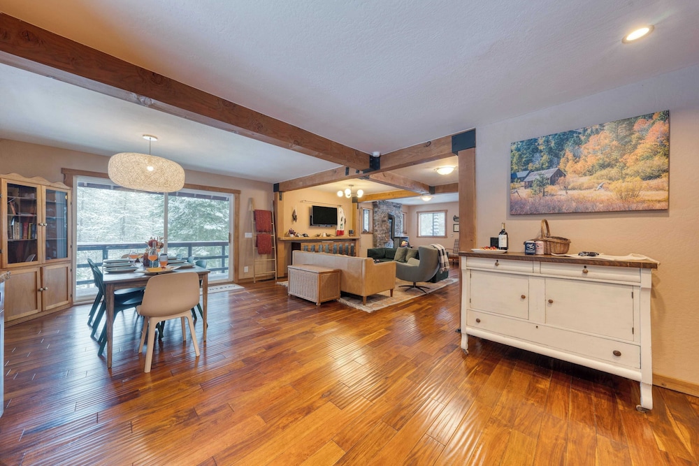 Private Deck, Fireplace, and Ski Access Near Northstar The Lazy Bear