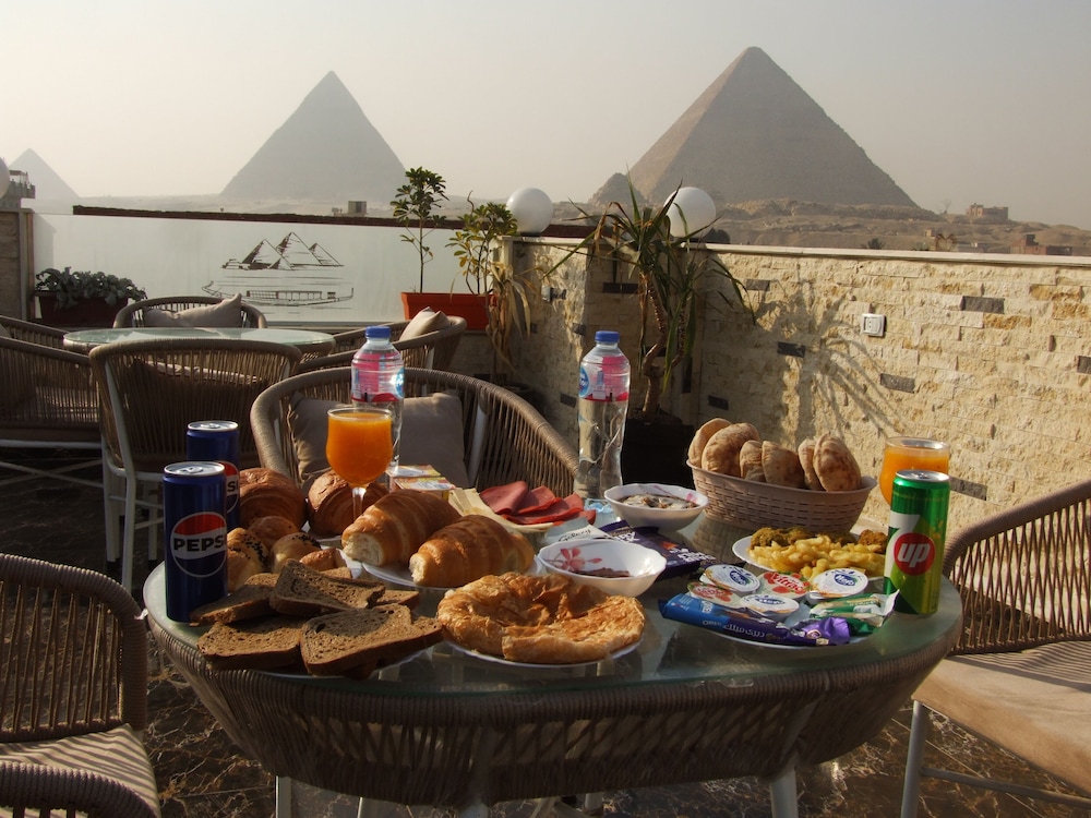 Pyramids Solar Boat Inn