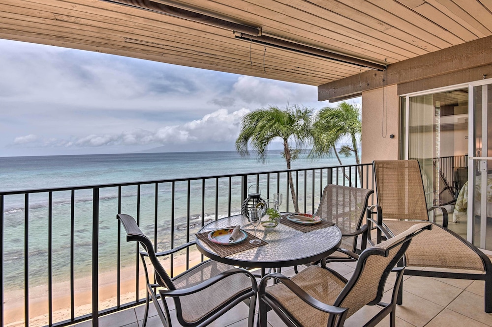 Beachfront Lahaina Condo w/ AC: Featured on Hgtv!
