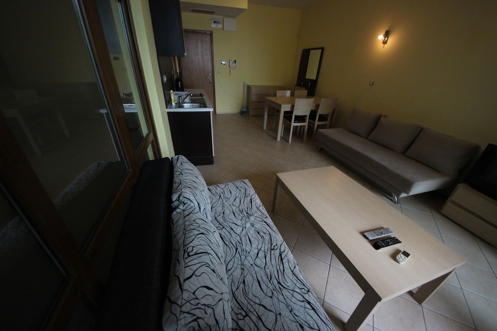 Menada Midia Apartments