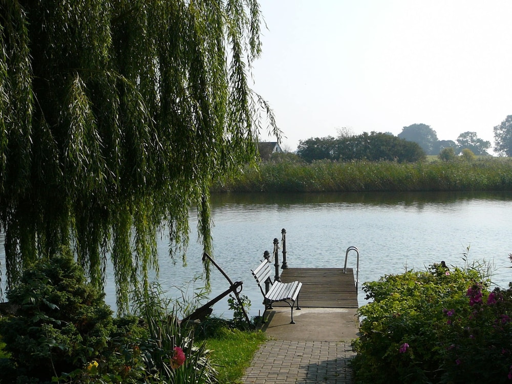 Spacious Appartment in Wilhelmshof Near Lake