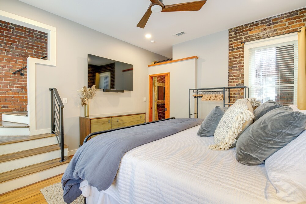 Stylish Dtwn Knoxville Condo w/ Rooftop Deck! view 3