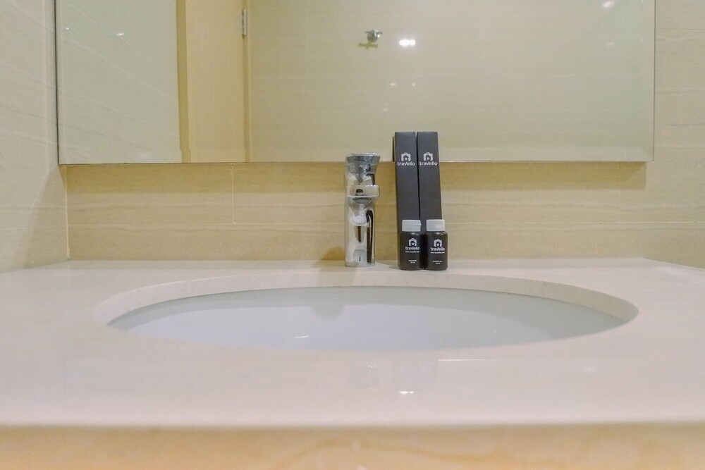 Luxurious & Spacious 2BR Apartment at One East Residences, スラバヤ - 12