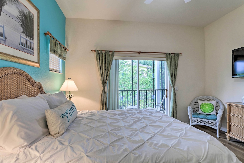 Vibrant Condo w/ Pool Access: 11 Mi to Disney
