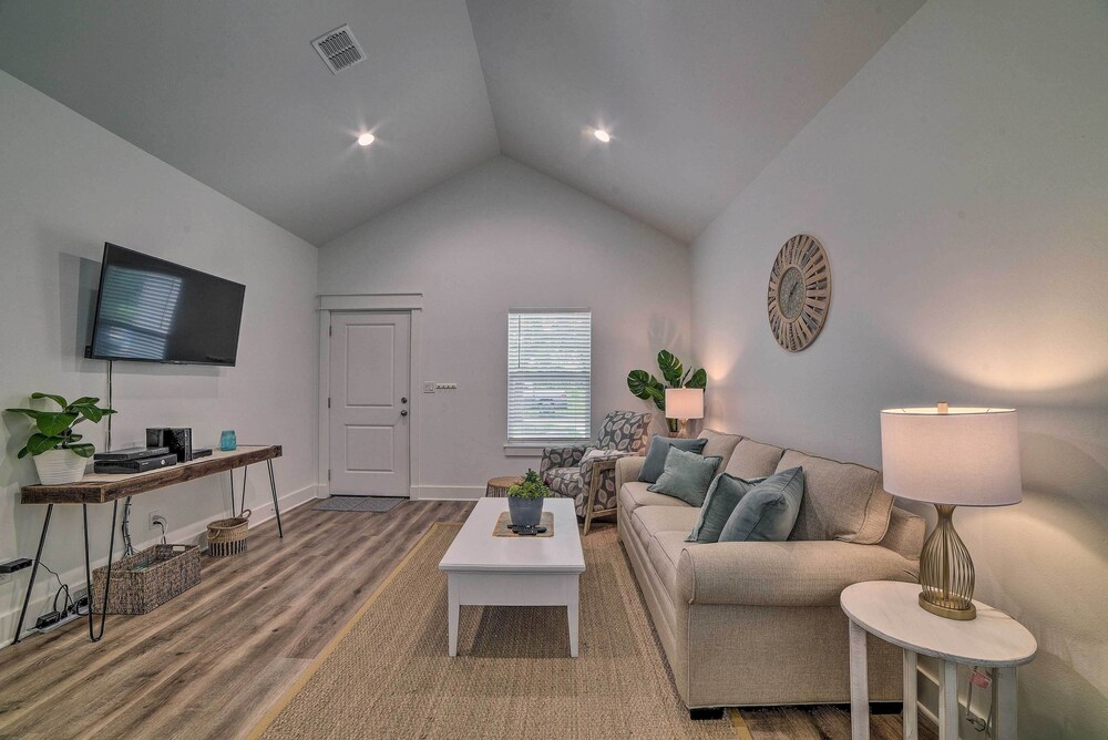 Home at Holiday Beach - Castaway at Misty Oak! view 4