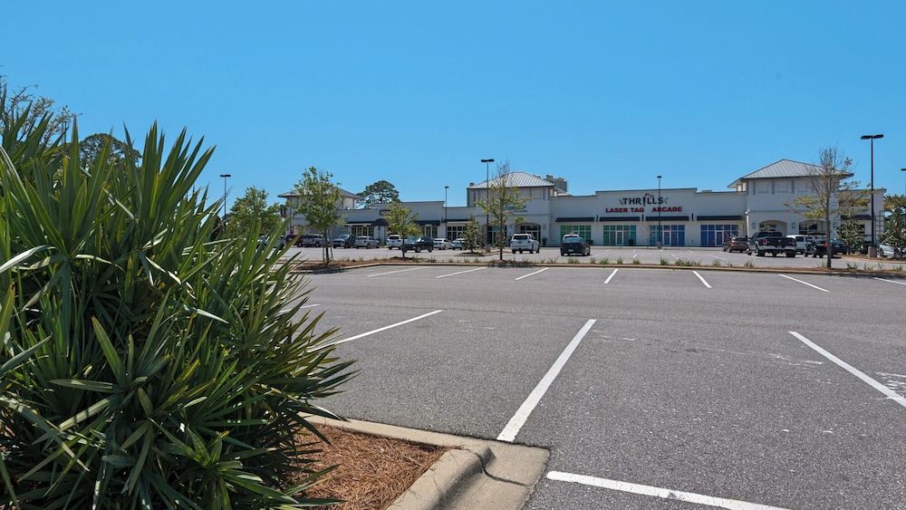 Sleeps 8 w/ Resort Pools, Tennis, Golf & Beach Access + Attraction Tickets!
