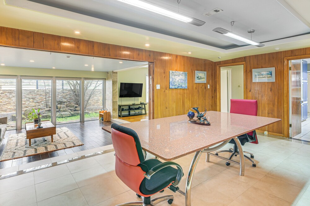 12 Mi to Dtwn Houston: Peaceful Home w/ Yard!