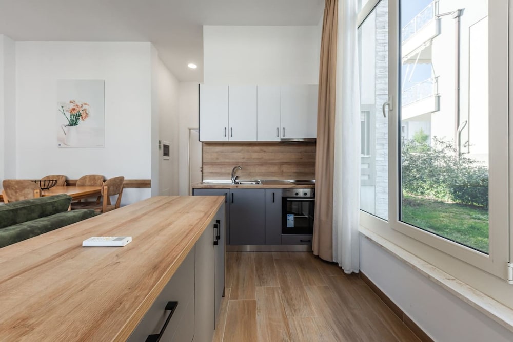 Garden View Apartment - Karafili