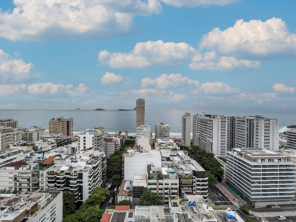 (902-A) Apartamento com Suíte no Coração Leblon