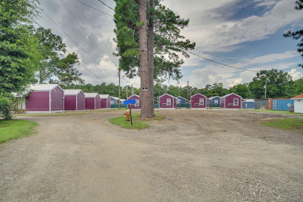 Pet-friendly Picayune Tiny Home Near Space Center! view 3