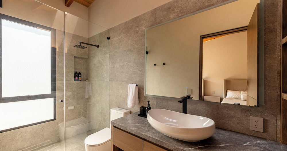 Casa Cundi-Contemporary Living in Nature