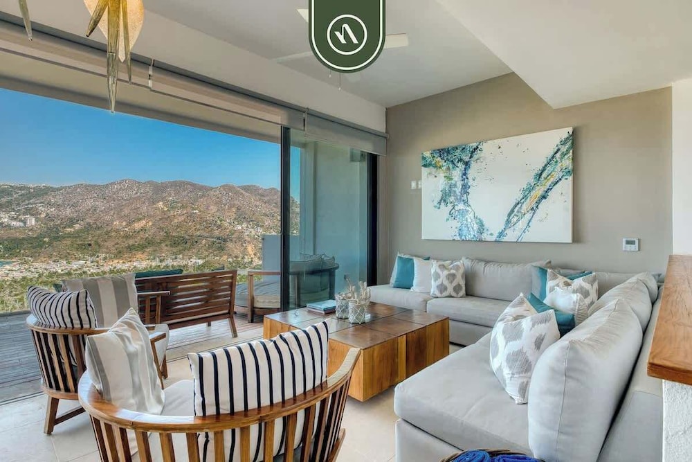 Luxury 4 BR Condo - Amazing Bay View - Pool
