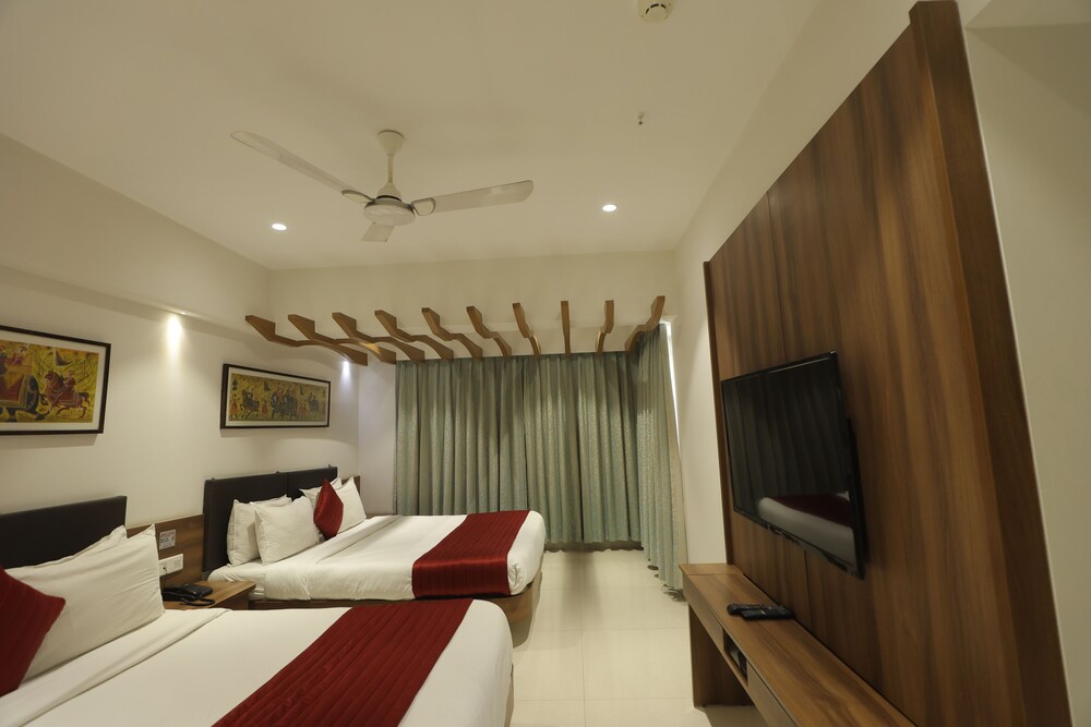 Hotel Shreeji Vatika-Airport Road