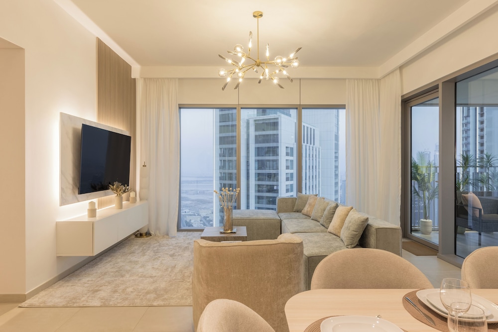Premium Spacious 3BR Downtown Views
