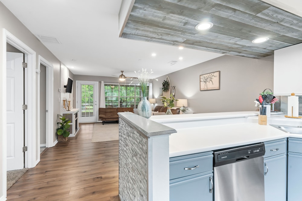 Lakeside Bliss Retreat 2 BDR