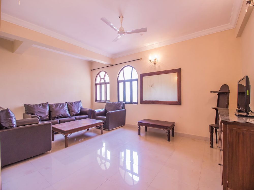 OYO 11424 Home Elegant 3BHK Villa Near Dona Paula Beach