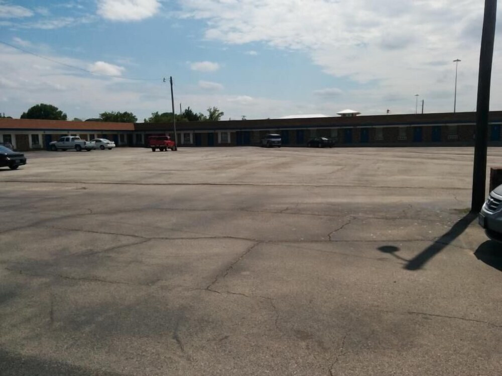 Gainesville Vacations - Budget Host Motel Gainesville - Property Image 2