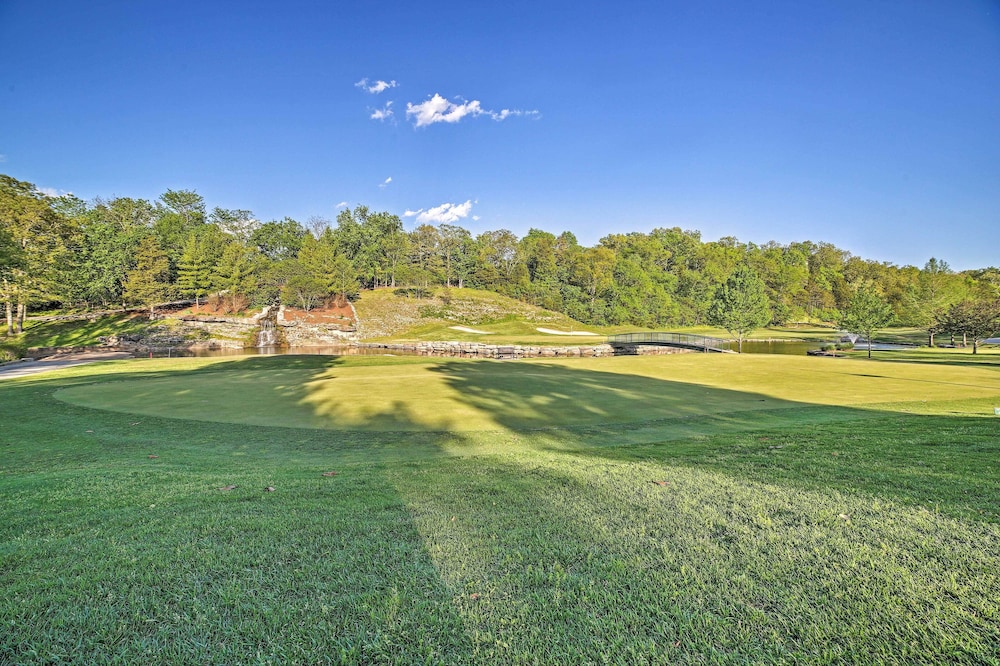 Relax Fireside: Branson West Gem w/ Hot Tub Access
