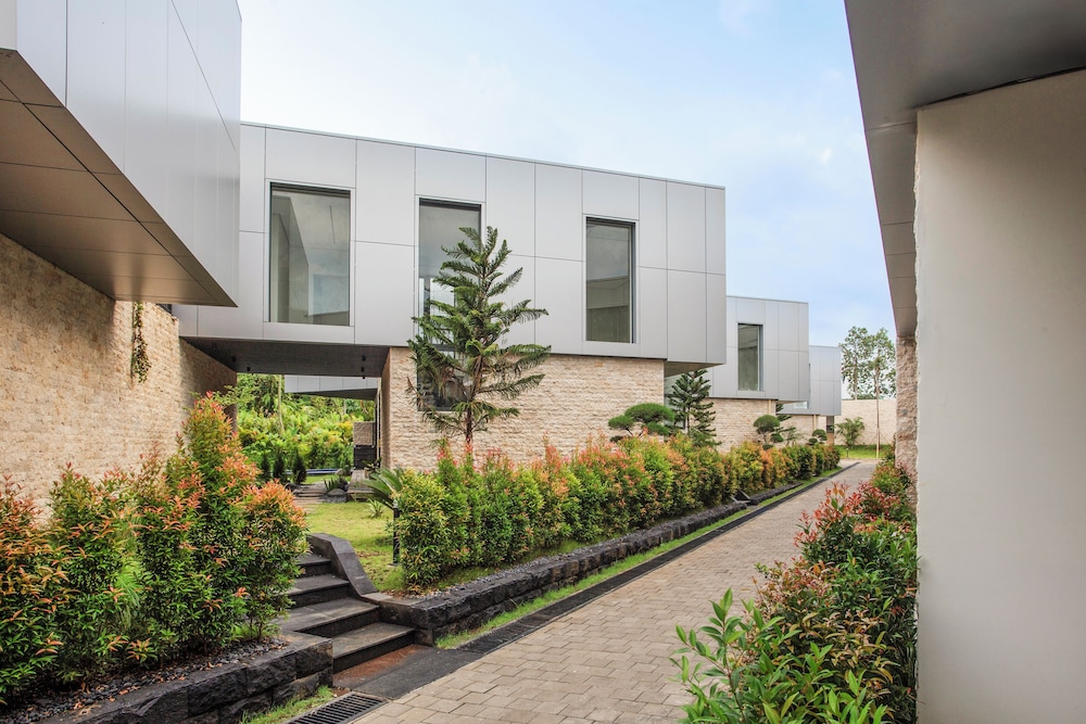Hidden City Ubud - Modern Villas & Townhouses with Private Pools, Nature Views and Wellness Access