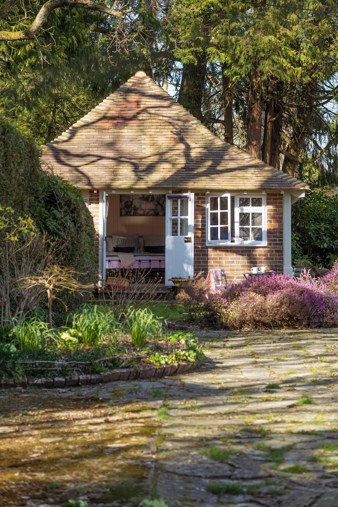 Old Mill Lodge I By Huluki Sussex Stays