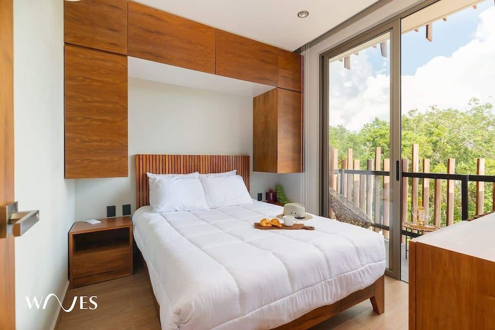 Luminous 2 BR With Roof Pool Close to Hotel Zone by Waves Management
