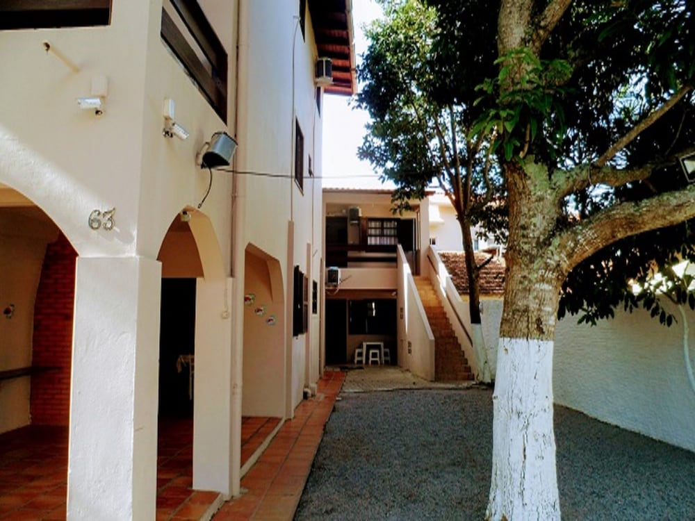 Ingleses Residence