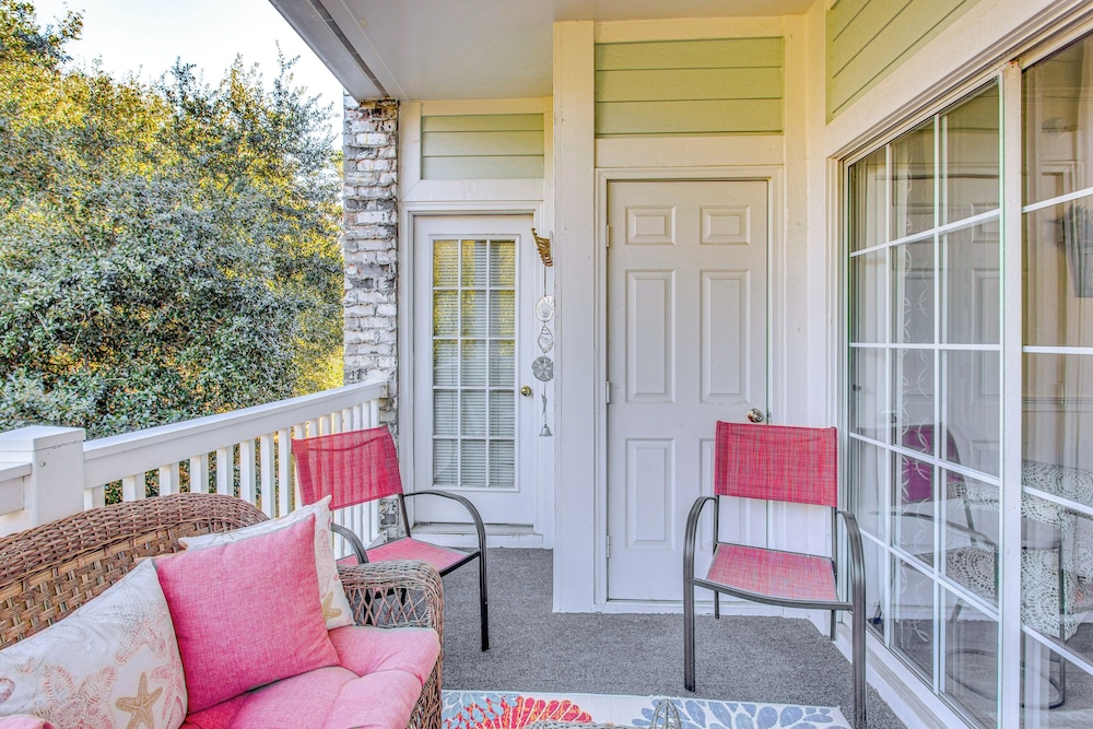 Swim, Putt & Play: Central Condo in Myrtle Beach!