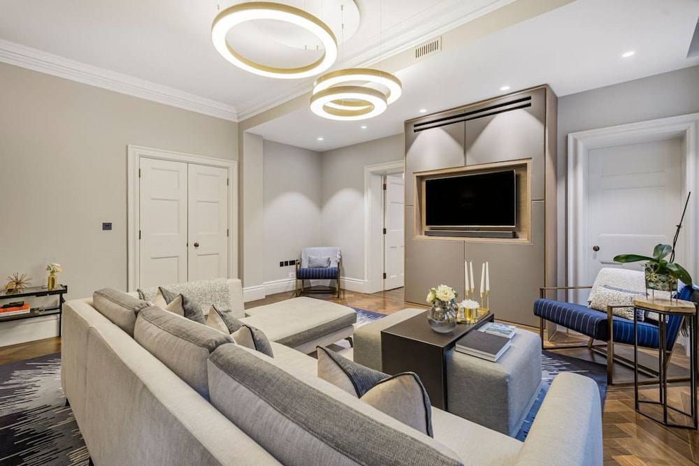 Mayfair Home Private Parking Central AC