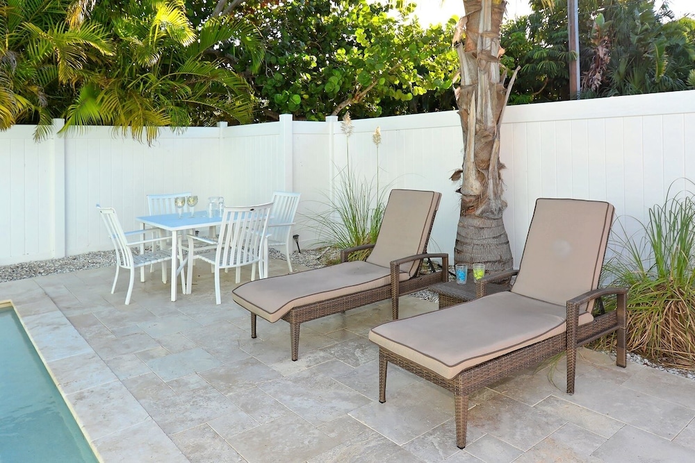 Tarpon Pointe 2 Bedroom Home by Redawning