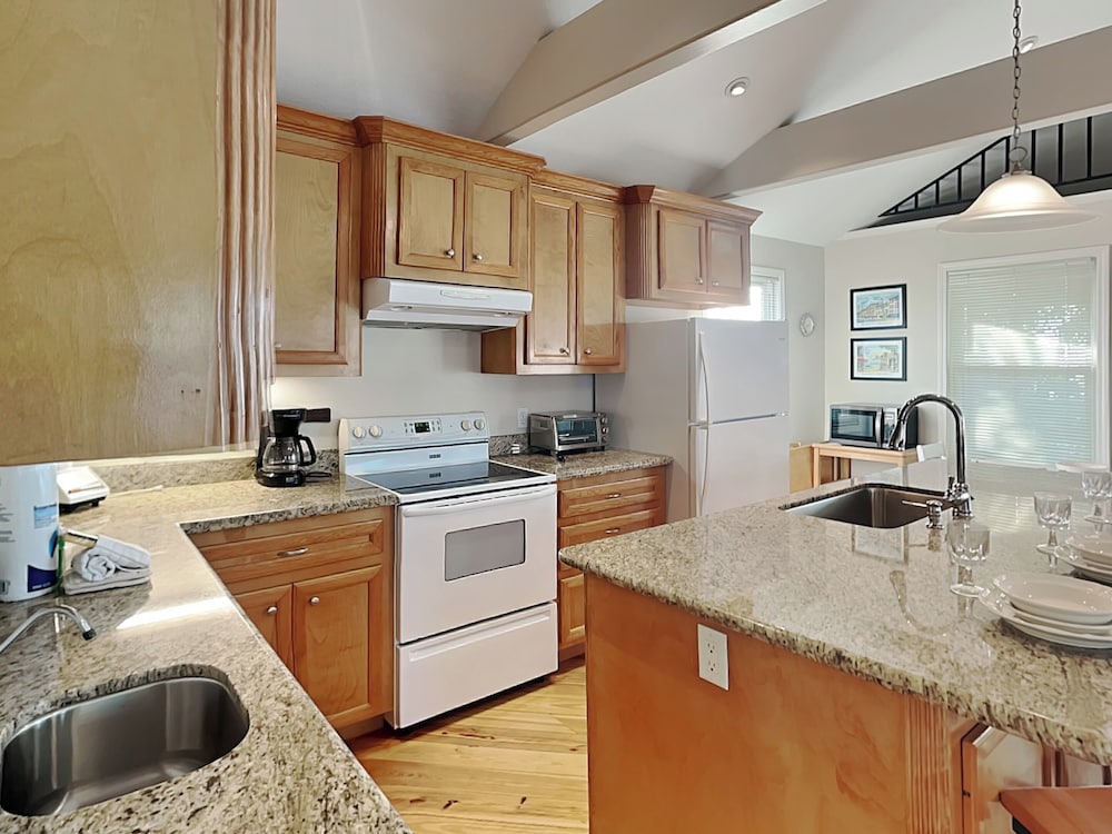 Beach Oasis by Ryson Vacation Rentals