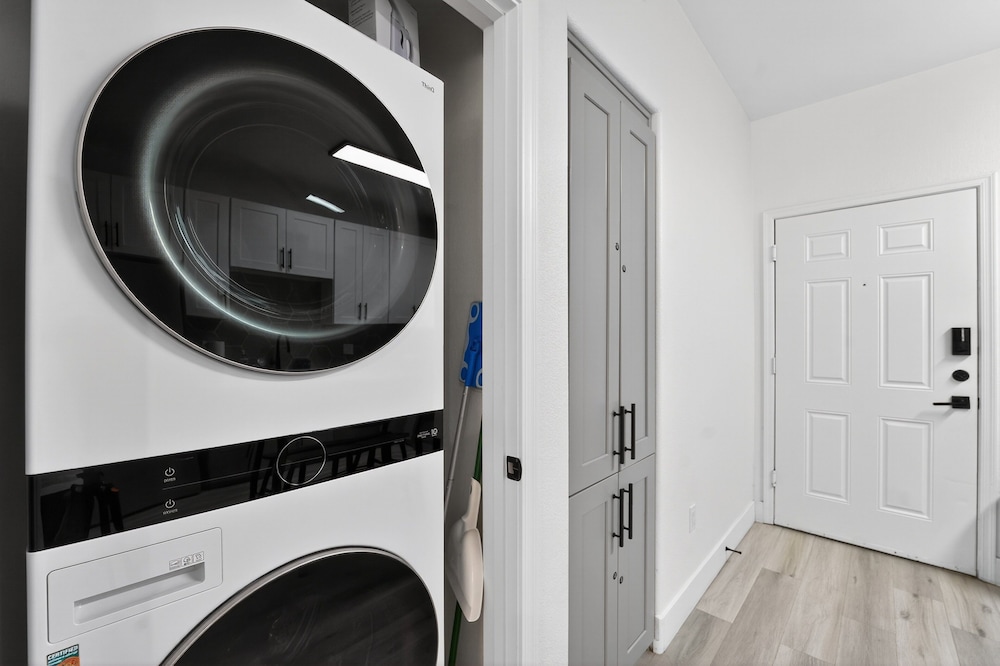 Chic 1br At Westgate Pool, Gym & Stadium Fun 1 Bedroom Apts