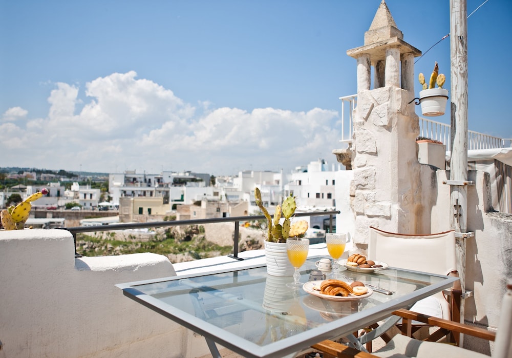 Levante Rooms