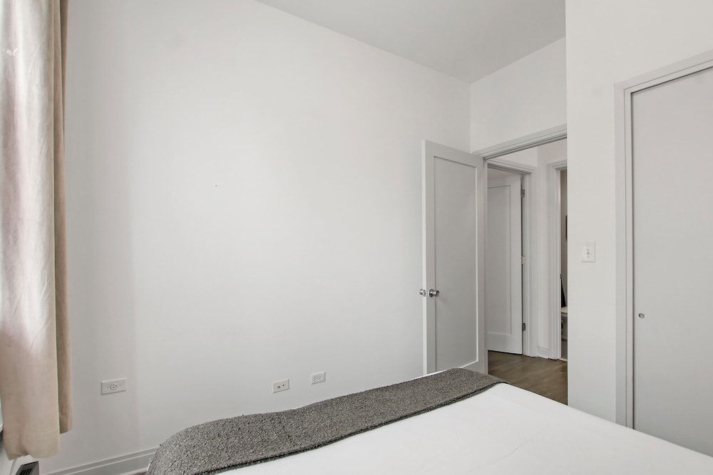 2BR Haven - Del Prado 1013
