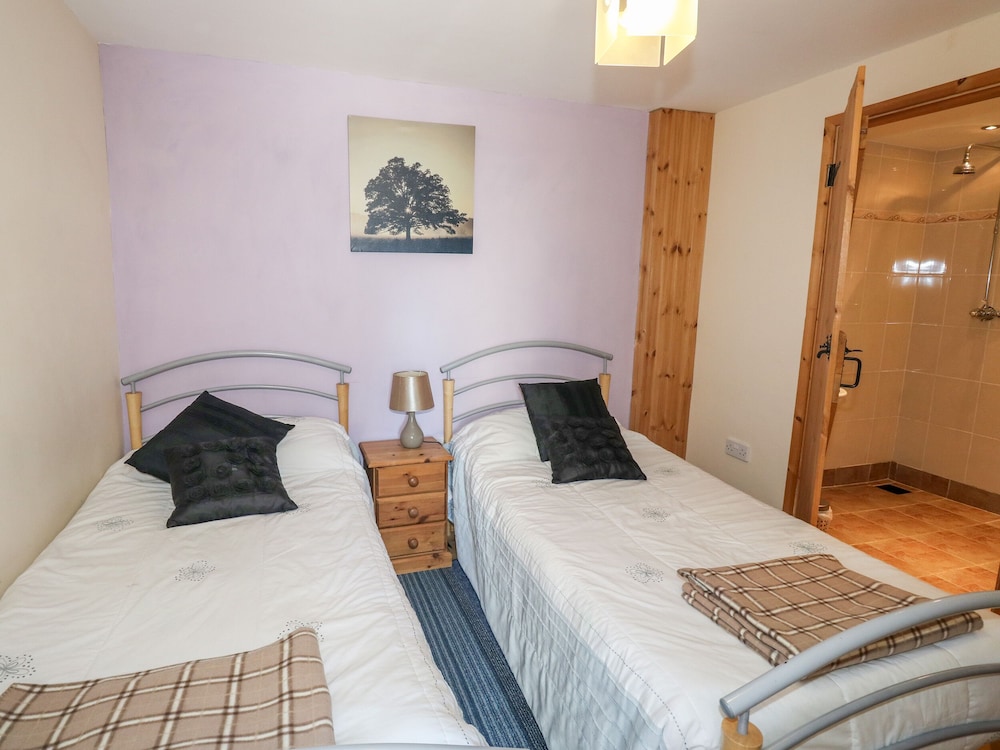 Barn Owl Cottage view 5