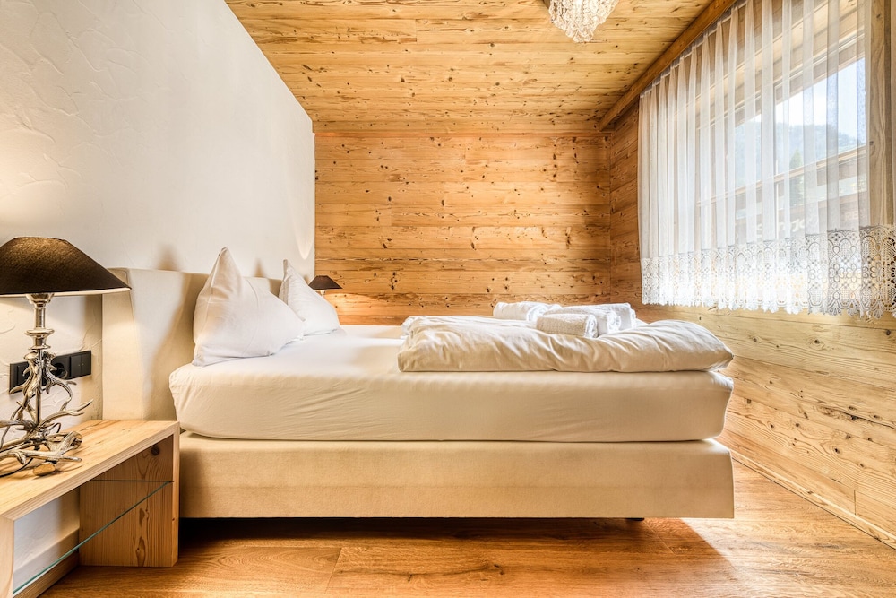 Uralp Royal by A-Appartments