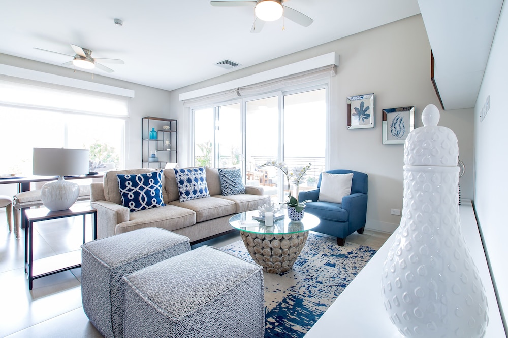 CR Luxury Los Sueños Condos