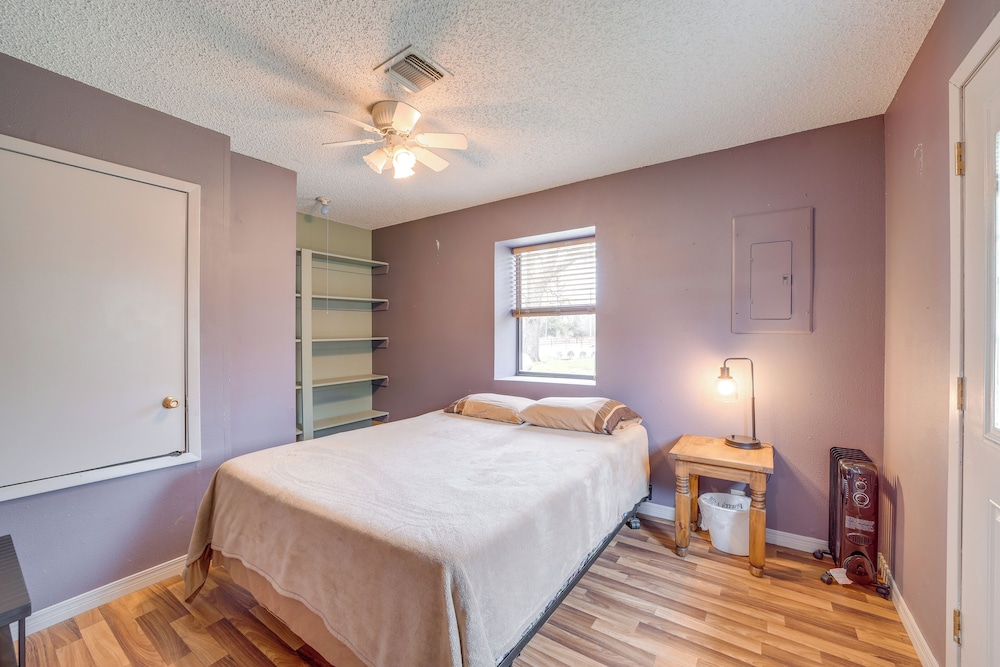 Outdoorsy Getaway Near Atoka: Hunt, Fish & Relax!