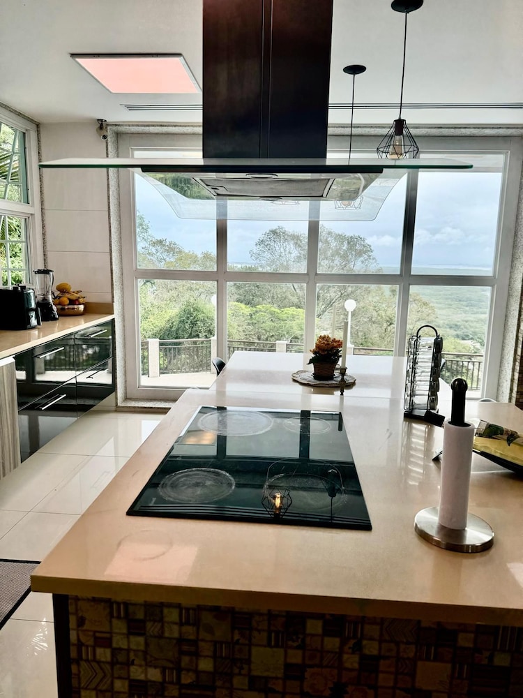Leonardi's Sunset House