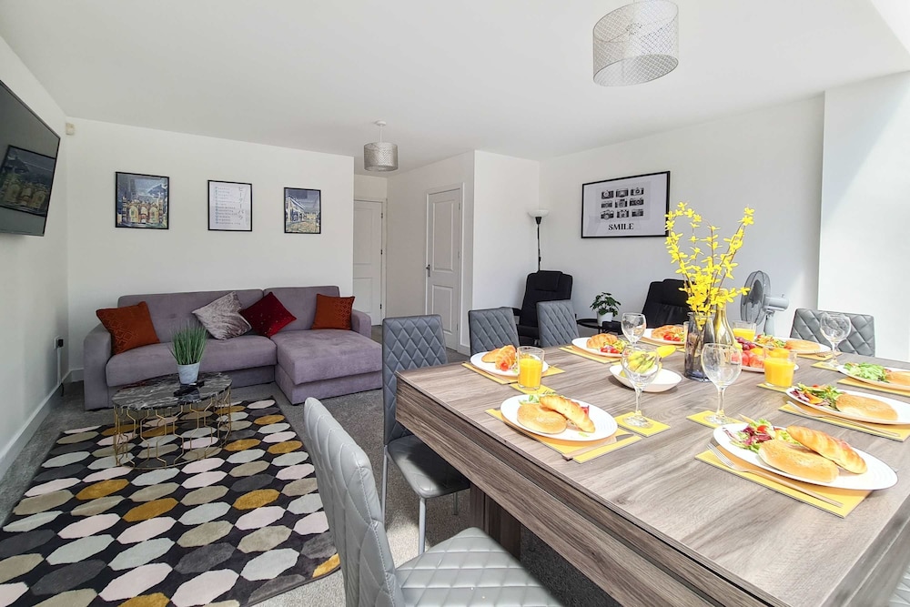 Last Minute Deals 4BR House of Four Chimneys
