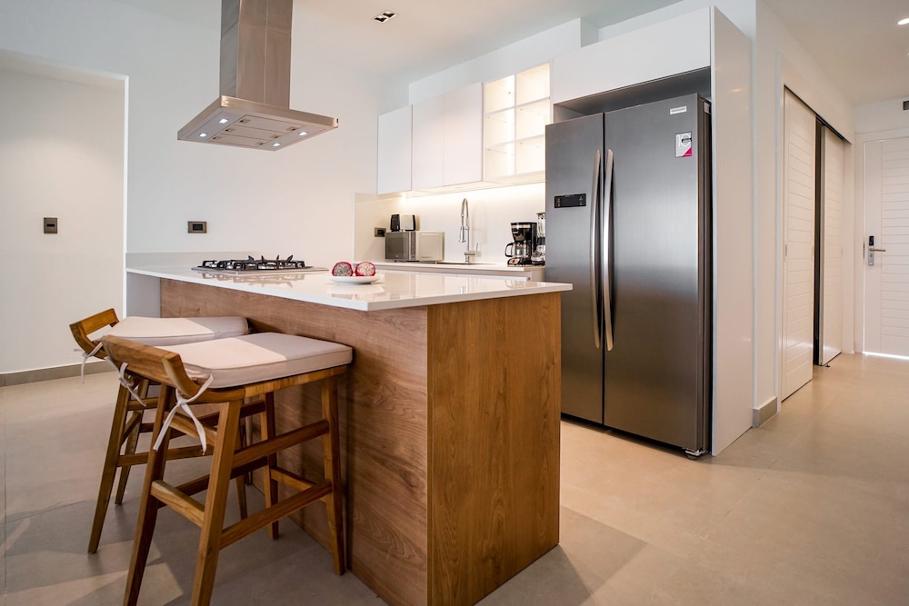 Luxury 3 Bedroom Apartment at the Beach