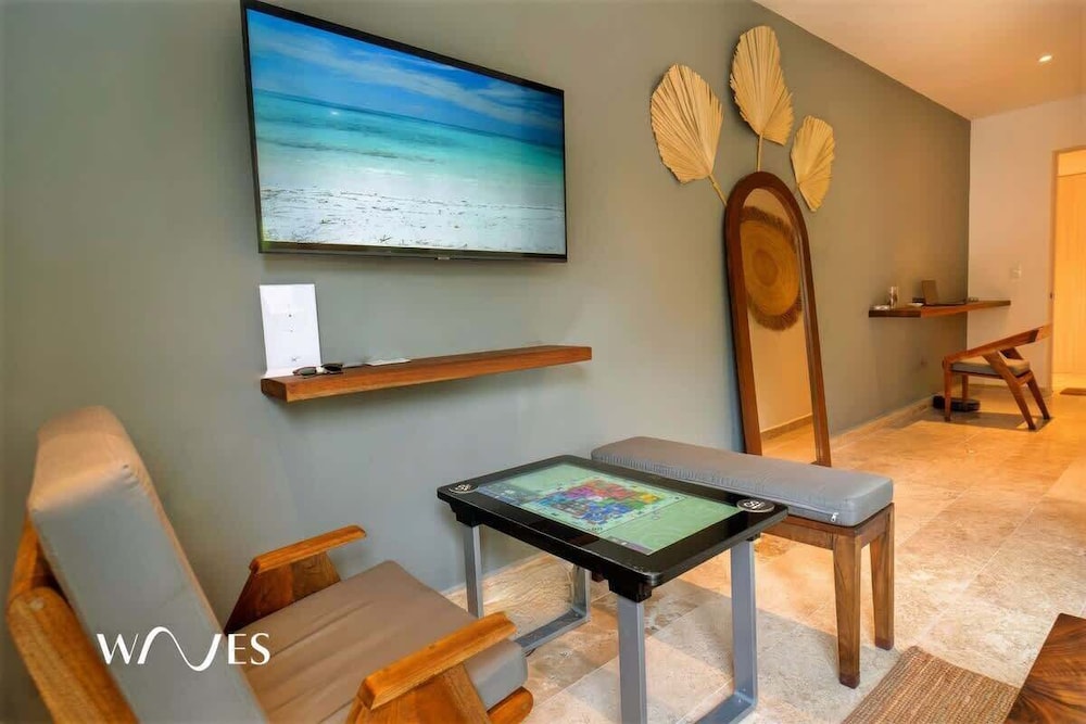 Prime Location 2 BR Apartment With Natural Ligthed & LX Amenities by Waves Management