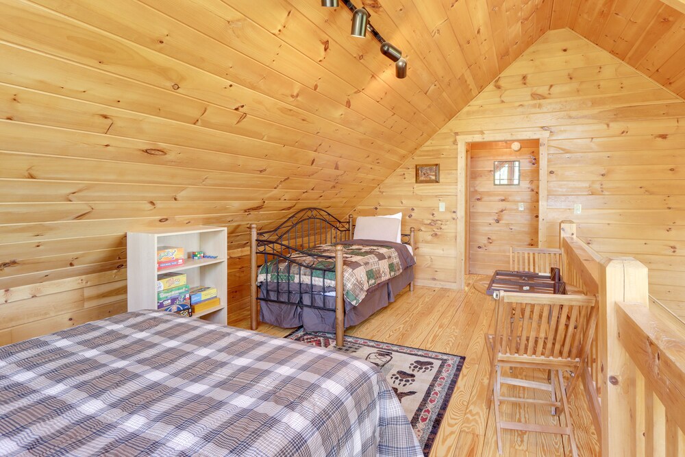 Peaceful Mineral Bluff Vacation Rental w/ Hot Tub view 2