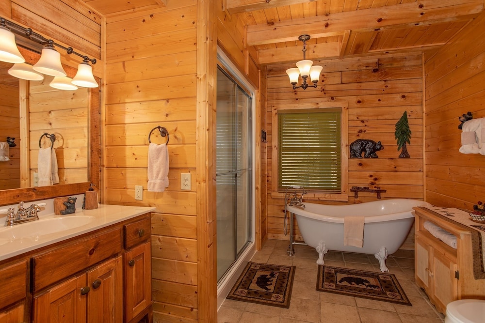 Luxurious Nine Bears Home Minutes Away to Gatlinburg by Redawning
