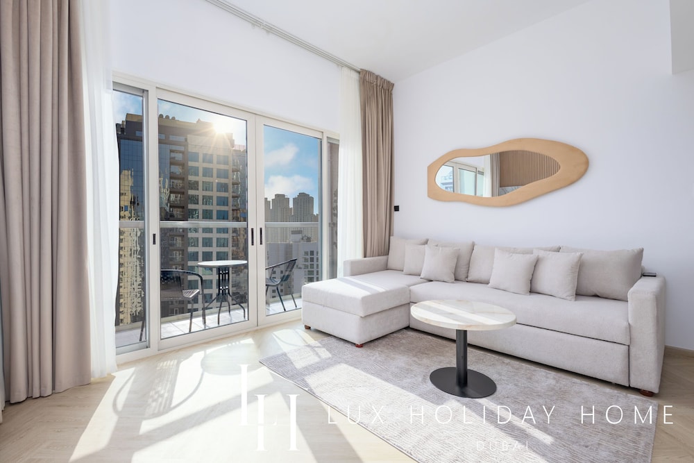 LUX The Marina View Suite 3