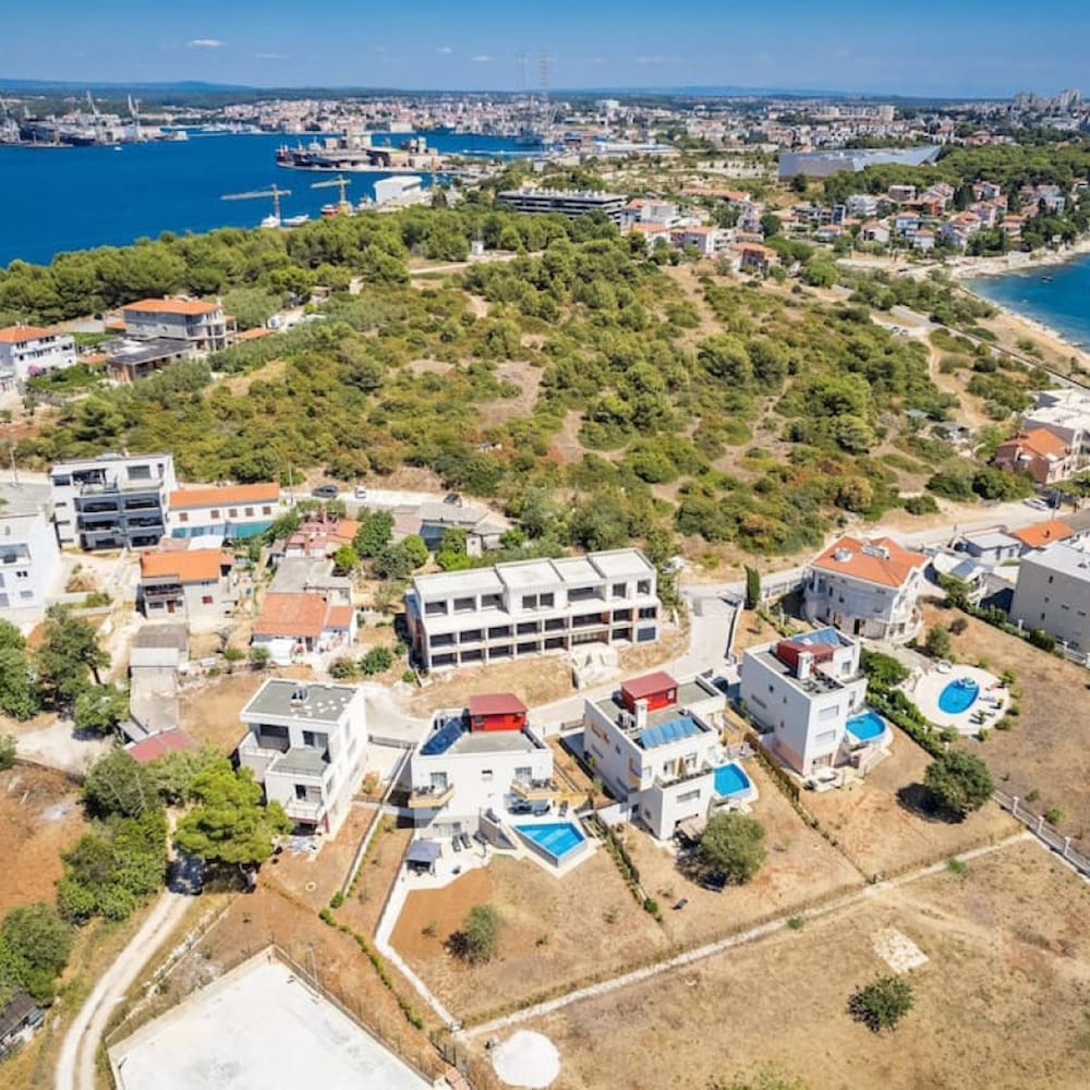 Villa Lavanda - Seaside Luxury Villa for 8 Guests