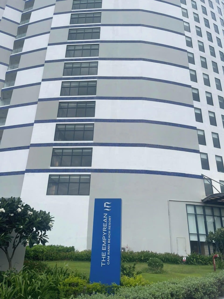 AirPort Cam Ranh Resort