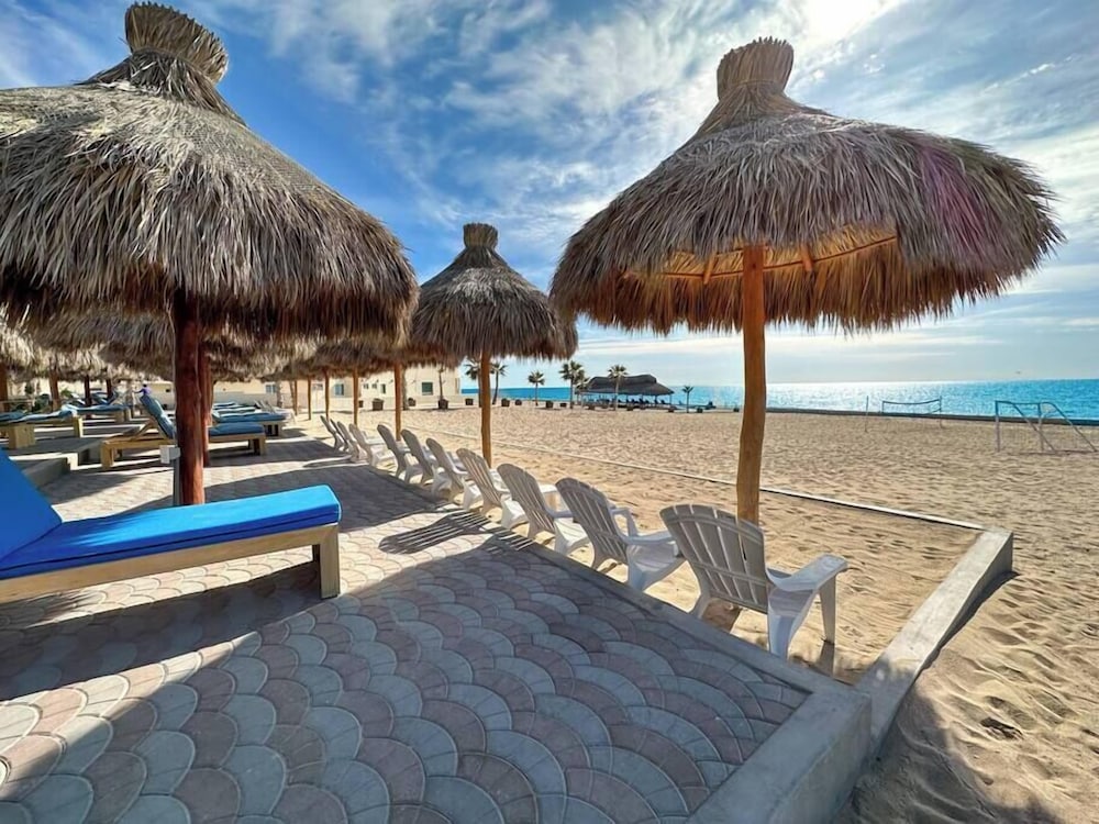 Family Friendly Condo With Oceanfront Views