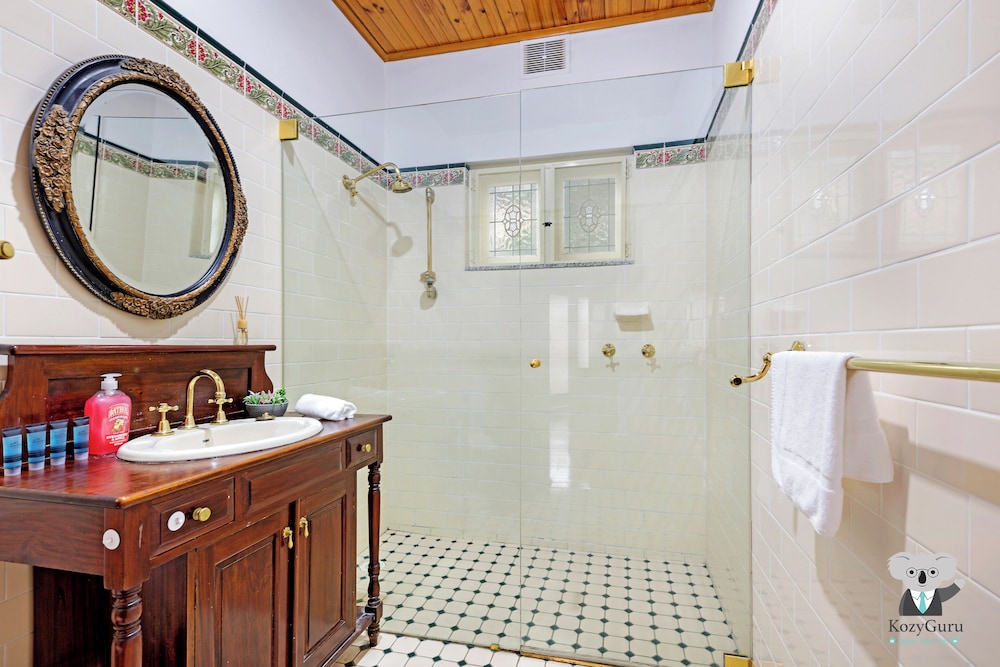 Kozyguru | Campsie | Oldie-Goodie Look 4 Bed House