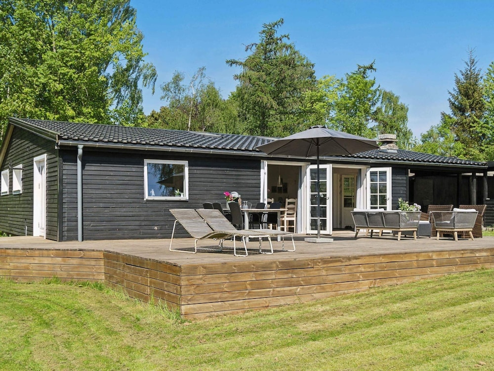 5 Star Holiday Home in Dronningmolle