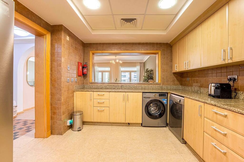 Spacious New Furnished 2br M Palm Jumeirah